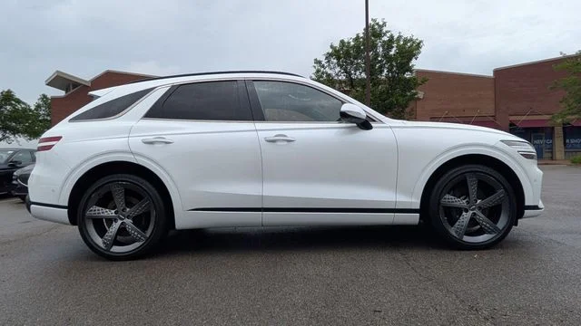 Used 2023 White Genesis 2.5T Sport Prestige image 7