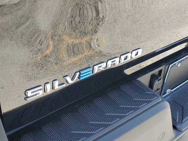New 2026 Black Chevrolet LT - Extended Range image 30