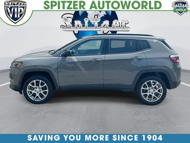 Used 2023 Gray Jeep Latitude Lux image 6