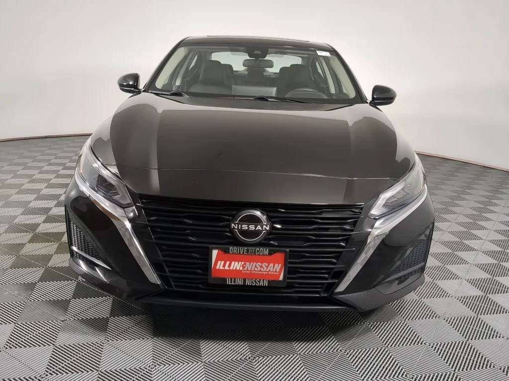 Used 2024 Super Black Nissan 2.5 SV image 5