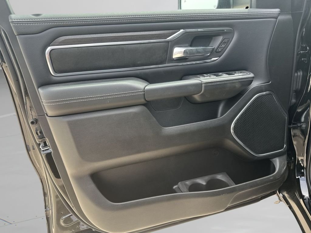New 2026 Diamond Black Crystal Pearl-Coat Exterior Paint RAM Laramie image 20