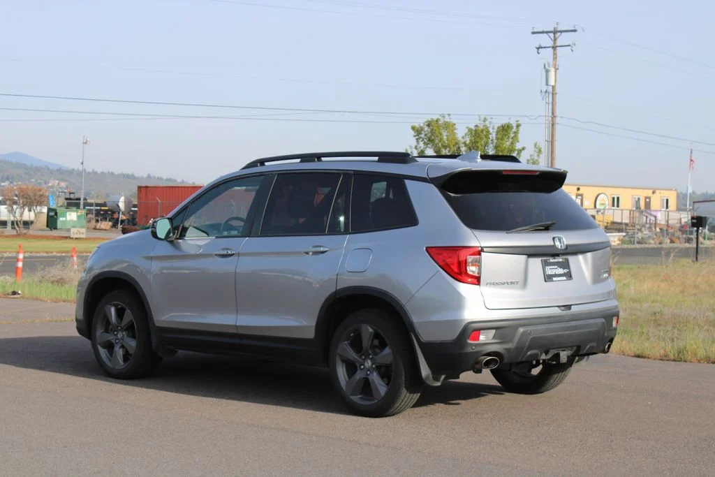 Used 2020 Lunar Silver Metallic Honda Touring image 4