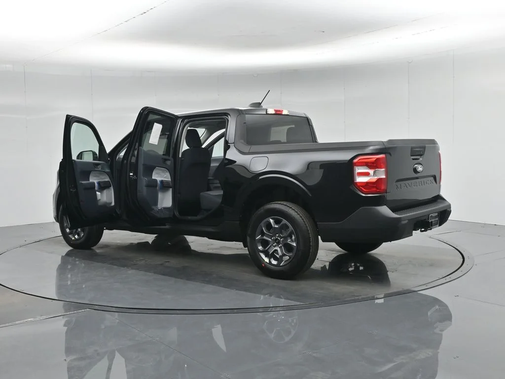 New 2026 Shadow Black Ford XLT image 32