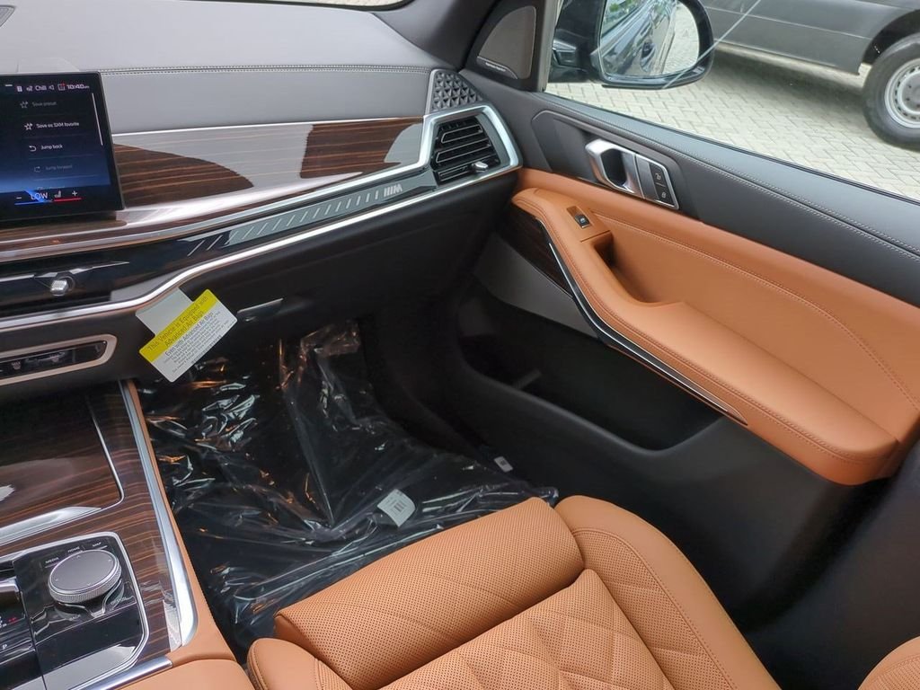 New 2026 Black Sapphire Metallic BMW M60i image 17