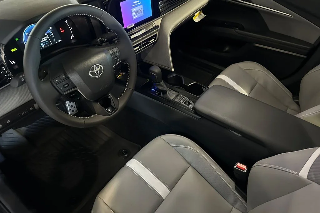Certified Used 2025  Toyota SE image 7