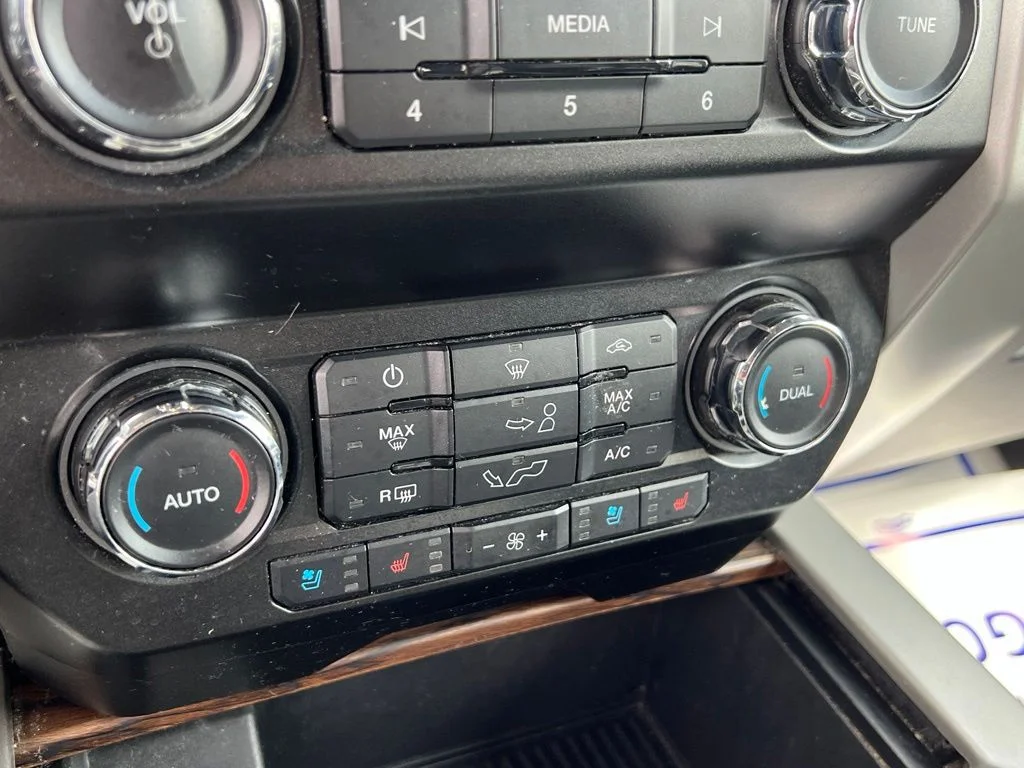 Used 2019 Black Metallic Ford Lariat image 28