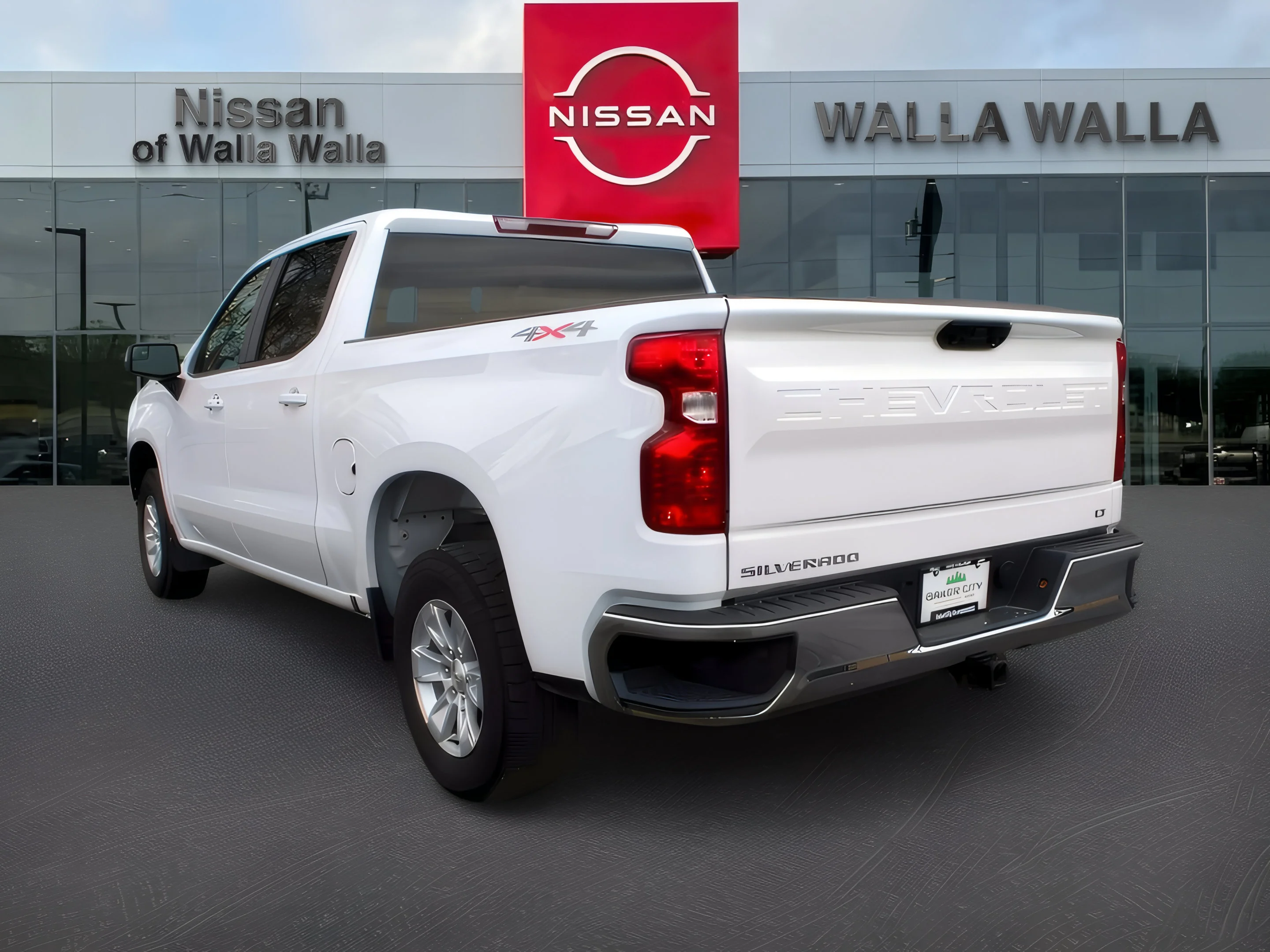 Used 2023 Summit White Chevrolet LT image 5