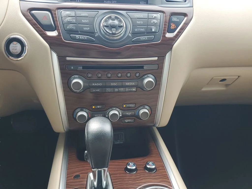 Used 2019 White Nissan Platinum image 15