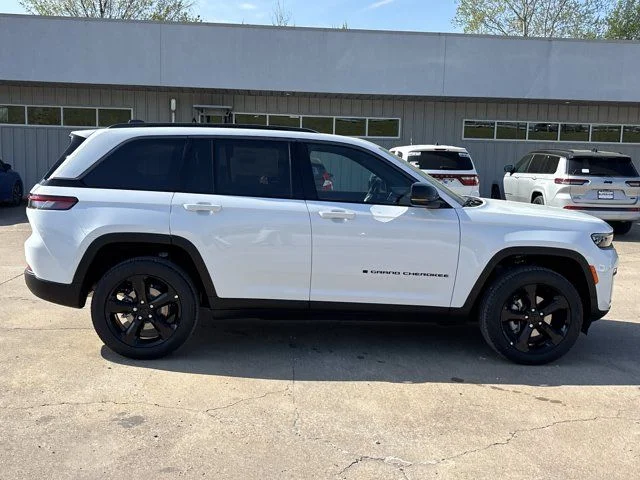 New 2026 Bright White Clear-Coat Exterior Paint Jeep Limited image 2
