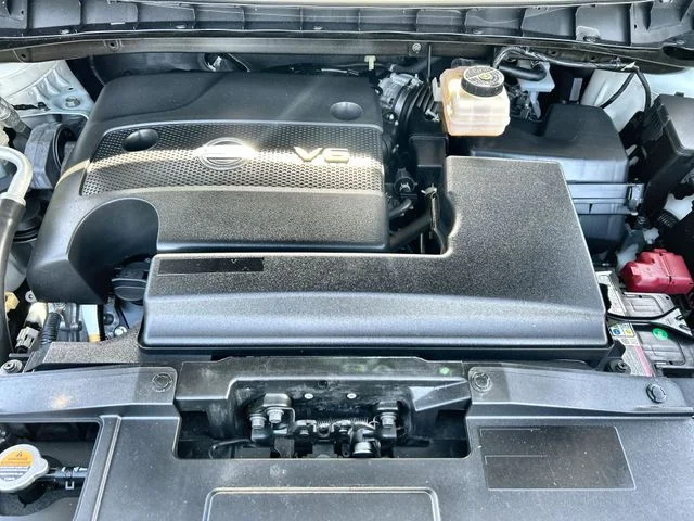 Used 2019 White Nissan Platinum image 29