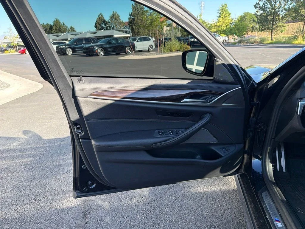 Used 2018 Carbon Black Metallic BMW 540i xDrive image 9