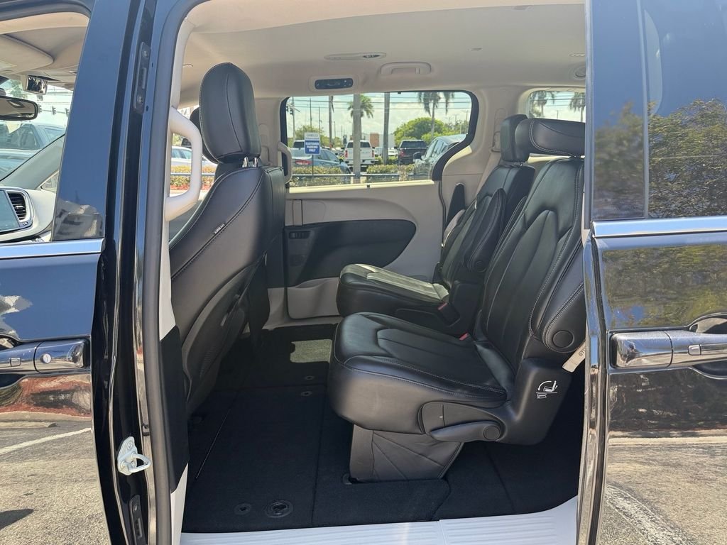 Used 2023 Black Chrysler Touring L image 11