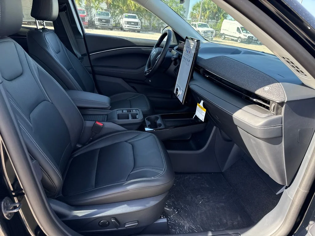 New 2026 Black Ford Premium image 22
