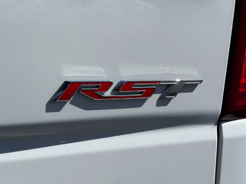 Used 2023 SUMMIT WHITE Chevrolet RST image 18