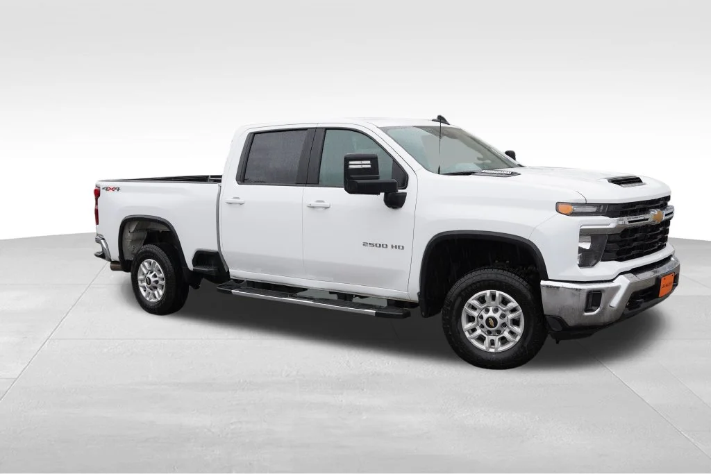 Certified Used 2025 Summit White Chevrolet LT image 2