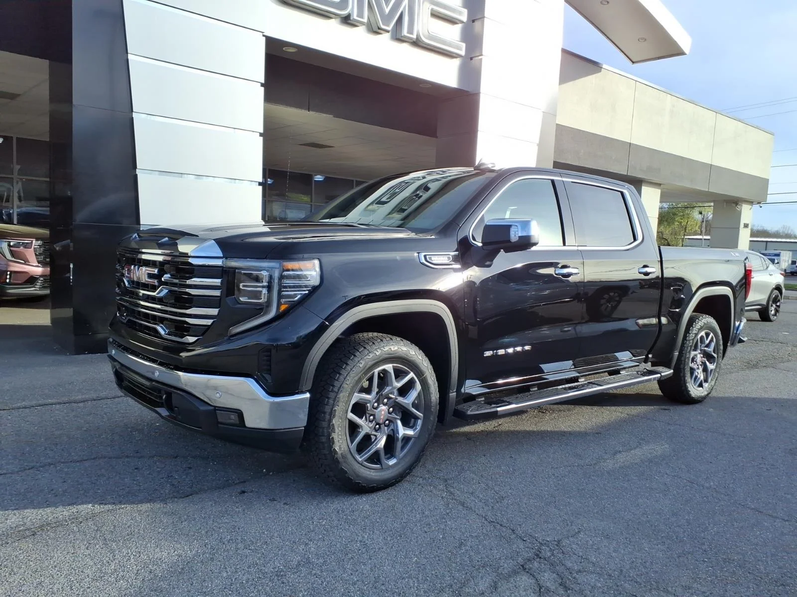 2026 GMC Sierra 4WD Crew Cab Short Box SLT's photo