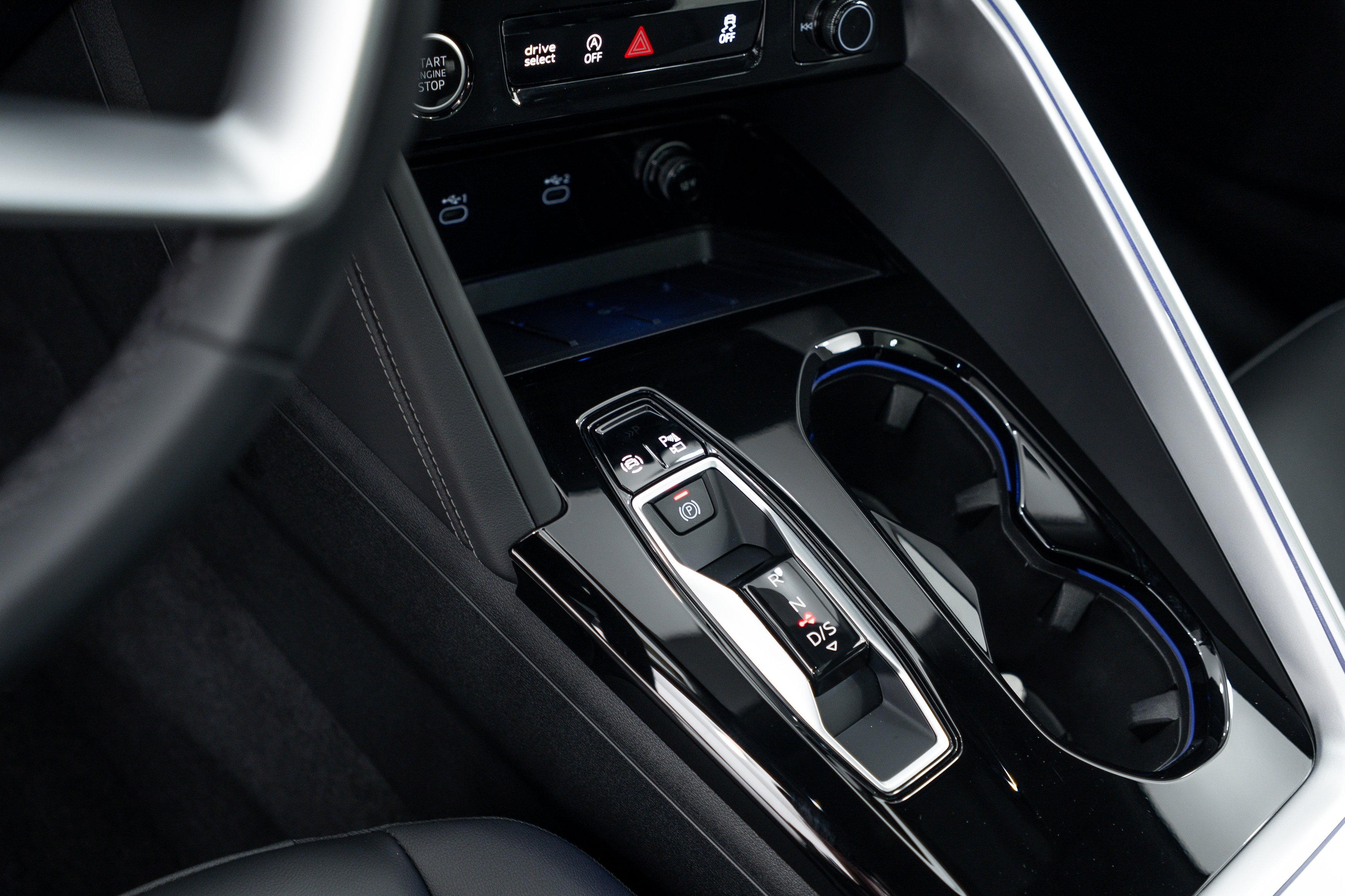 Used 2025 Navarra Blue Metallic Audi Premium image 10