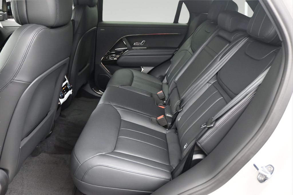 New 2026  Land Rover Dynamic SE image 6