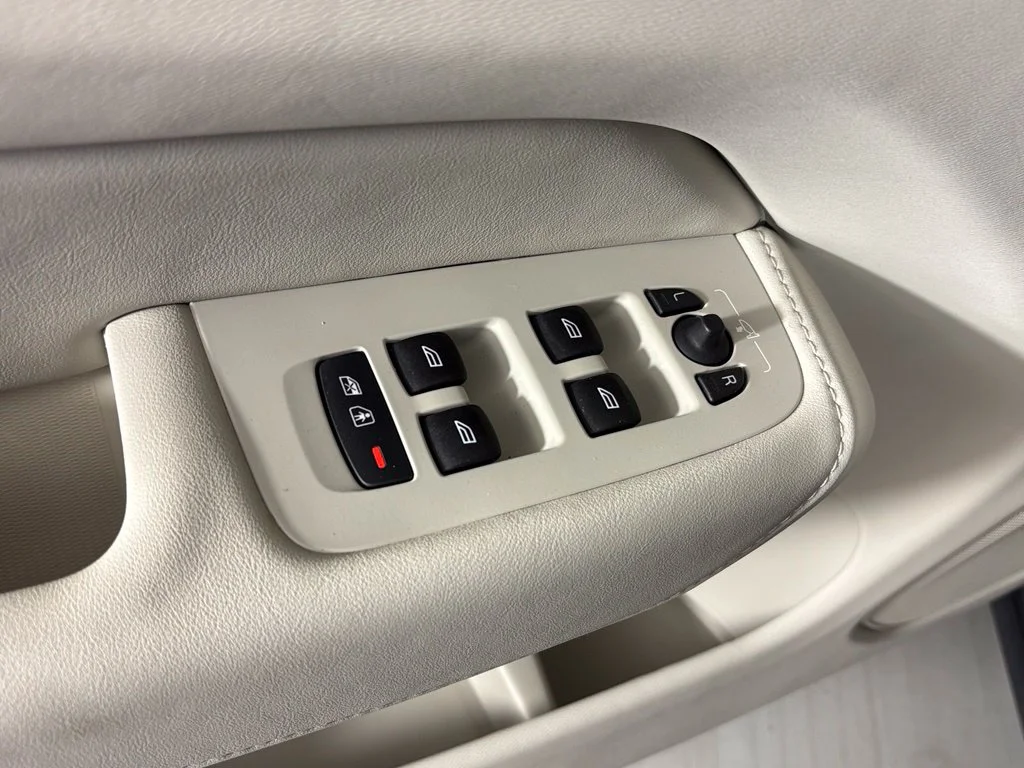 Used 2024 Blue Volvo T8 Plus Dark Theme image 13