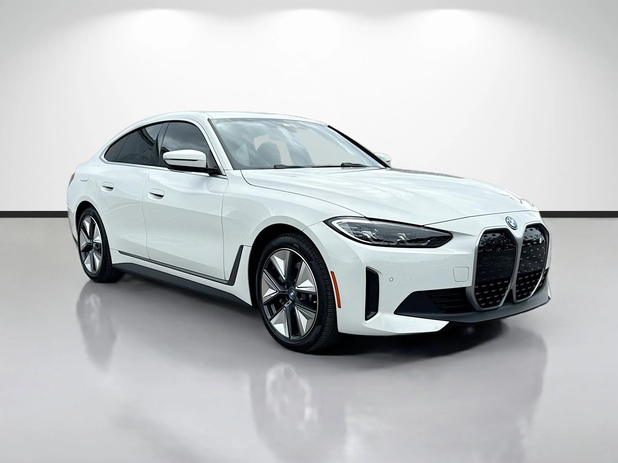 2023 BMW i4 eDrive35's photo
