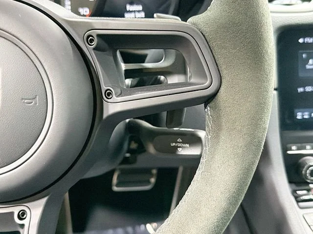 2025 Porsche 718 GT4 RS - Photo 33