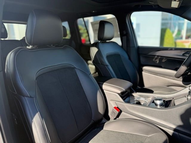 New 2025 Baltic Gray Metallic Clear-Coat Exterior Paint Jeep Altitude X image 33