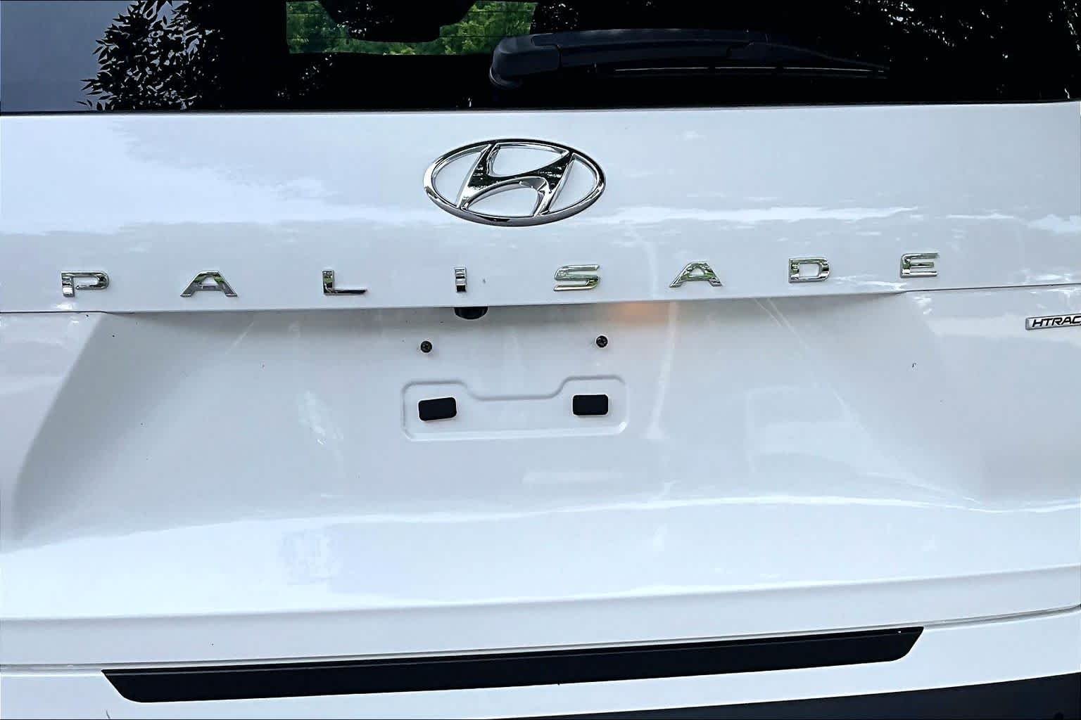 Used 2022 Hyper White Hyundai SEL image 10