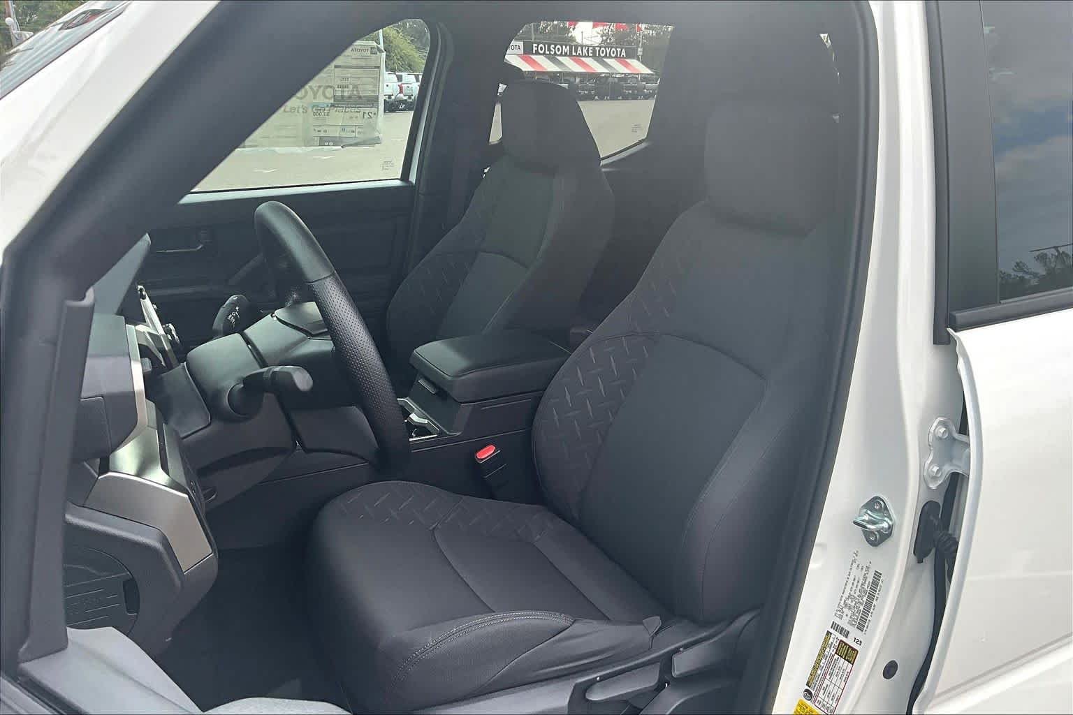 2025 Toyota Tacoma SR5 - Photo 9