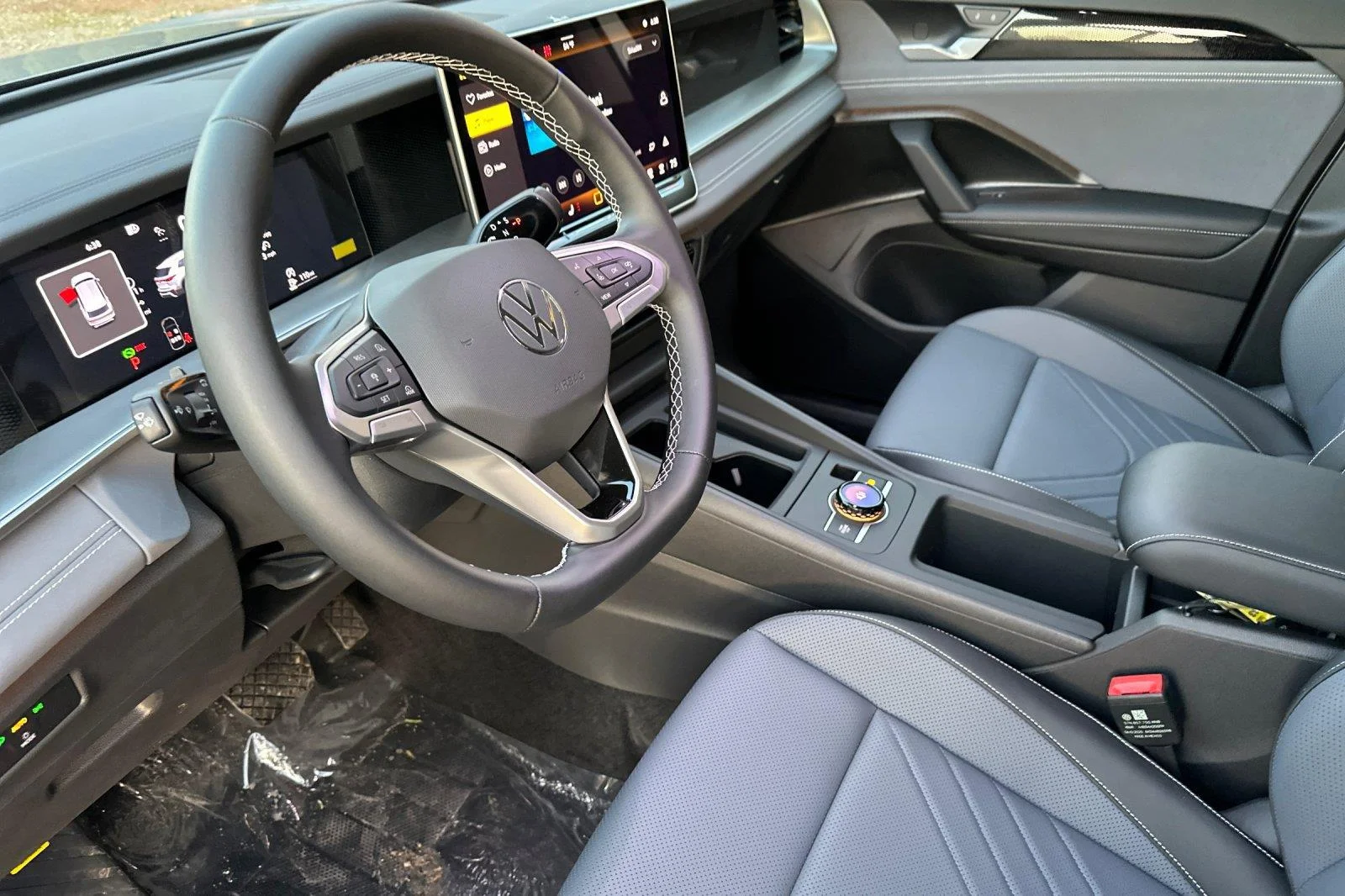 New 2026 Pyrite Silver Metallic Volkswagen SE image 10