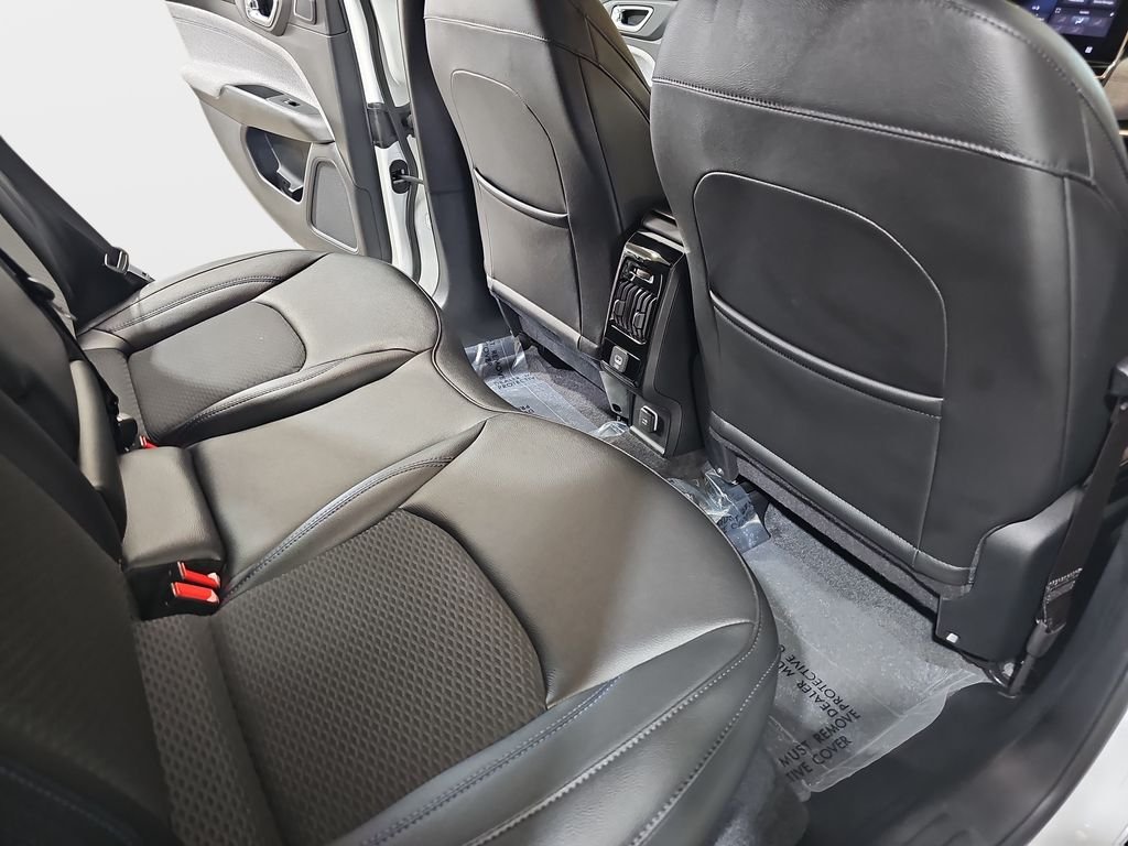 Used 2024 White Jeep Latitude image 13