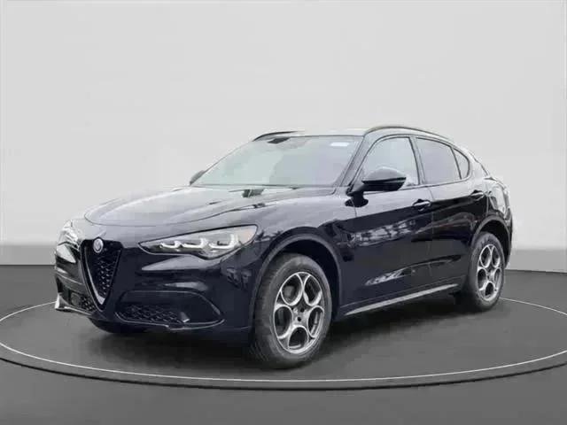 New 2025 Vulcano Black Metallic Exterior Paint Alfa Romeo  image 3