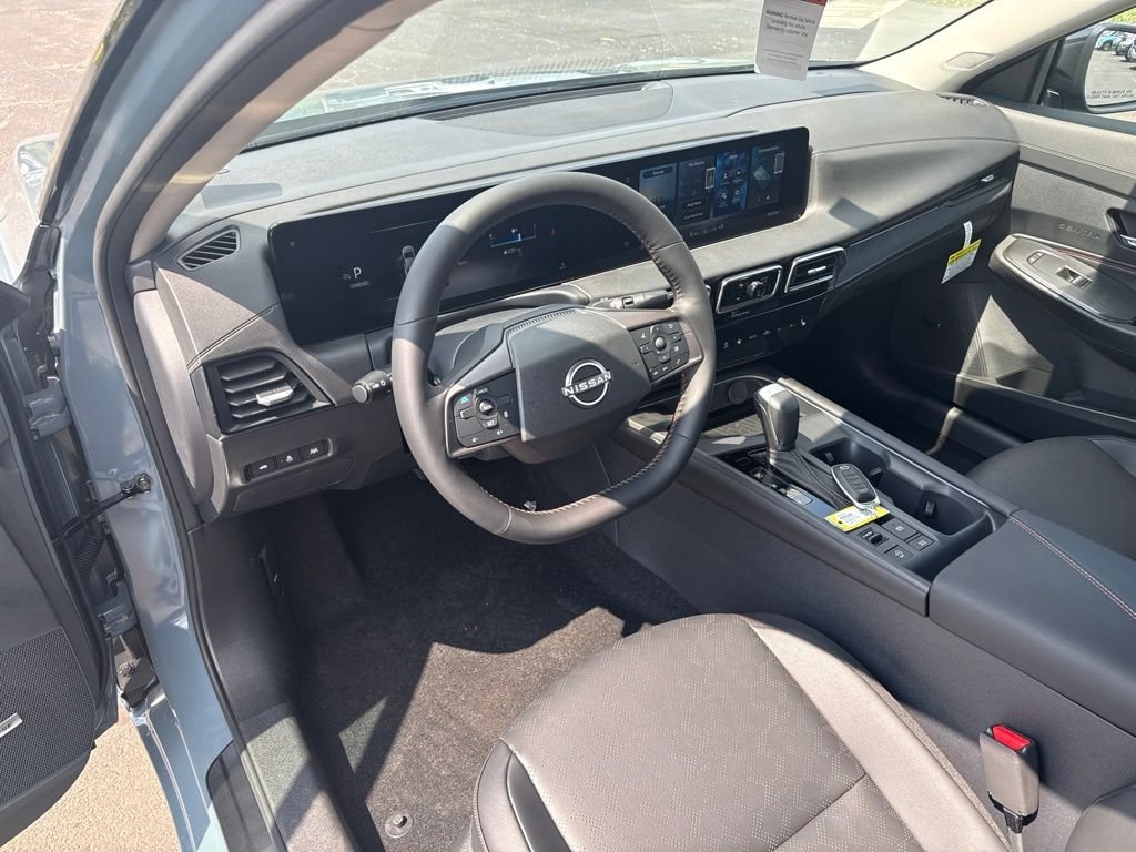 New 2026 Atlantic Gray Metallic / Super Black Two-tone Nissan SR image 12