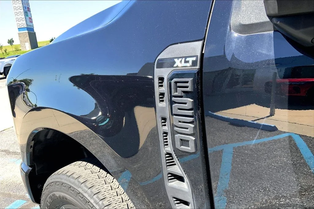 Used 2024 Black Ford XLT image 4