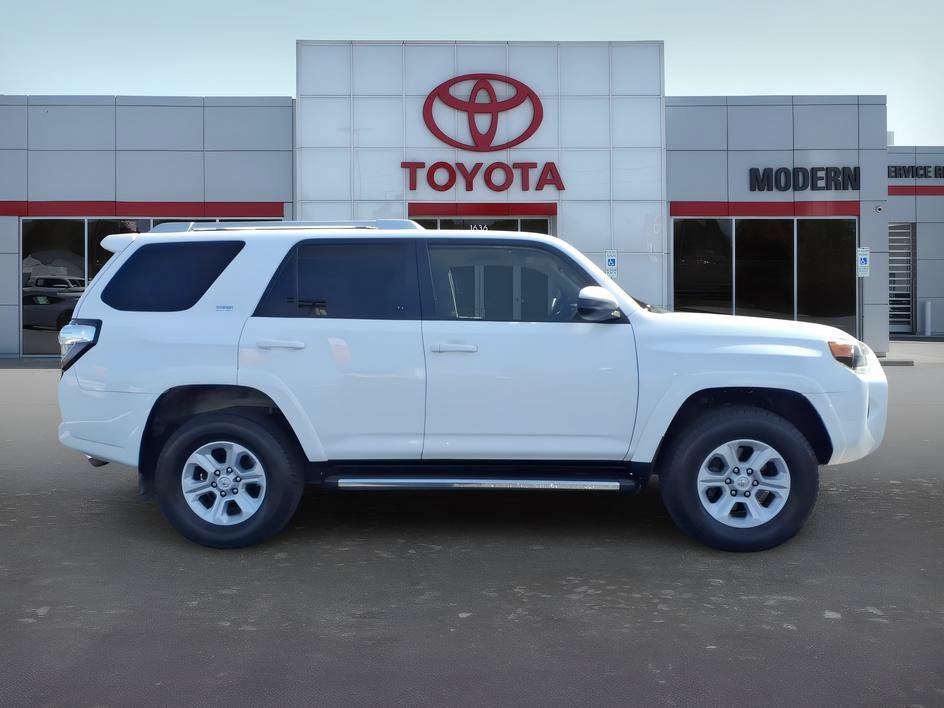 Used 2016 Super White Toyota SR5 image 6