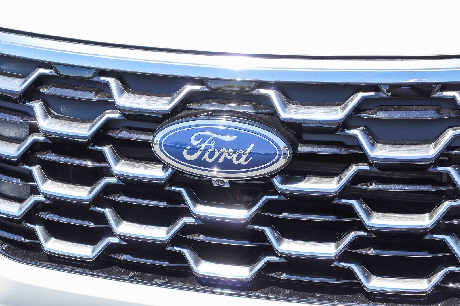 New 2026 Star White Metallic Tri-Coat Ford Platinum™ image 11