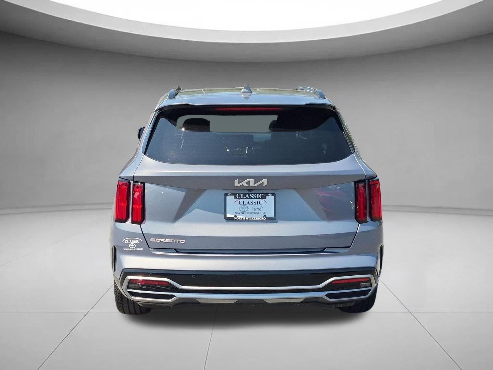 Used 2023 GRAVITY GRAY KIA  image 4