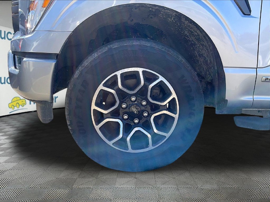 Used 2023 Silver Ford XLT image 4