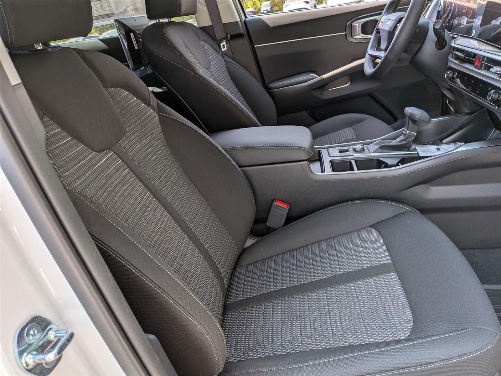 New 2026 Glacial White Pearl Kia LX image 30