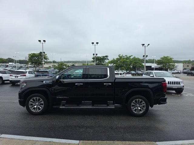 Used 2023 ONYX BLACK GMC Denali image 4