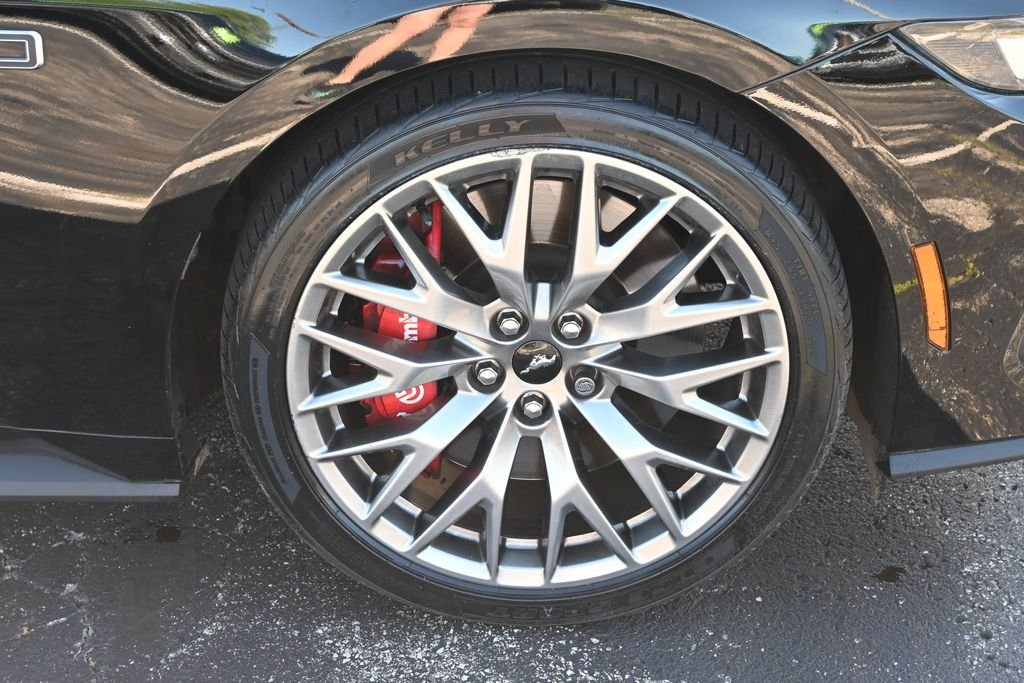 Used 2025 Shadow Black Ford GT Premium image 16