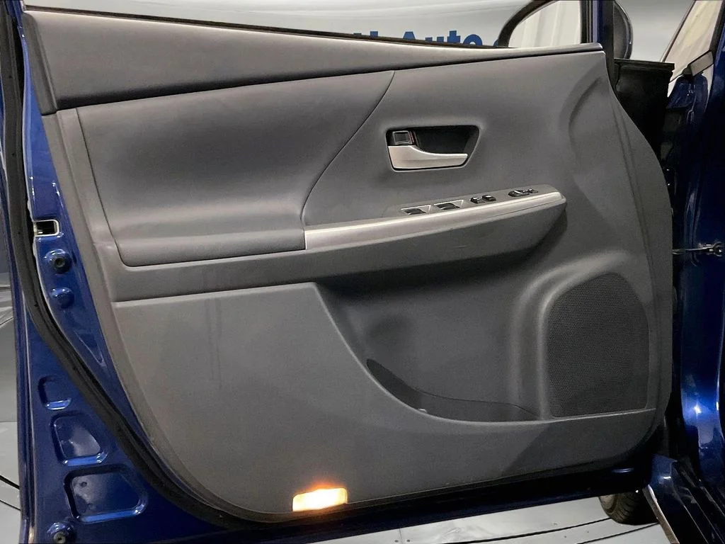 Used 2013 Blue Toyota Five image 27