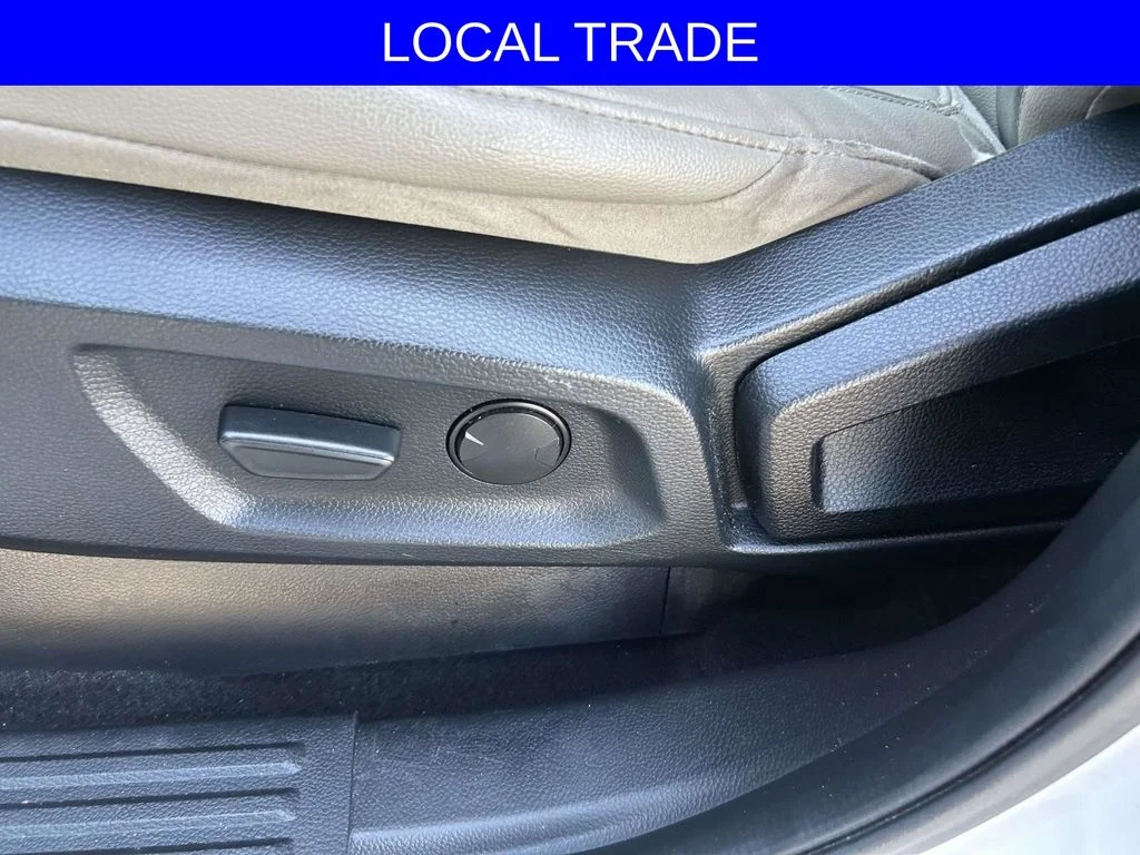 Used 2019 White Ford Lariat image 17