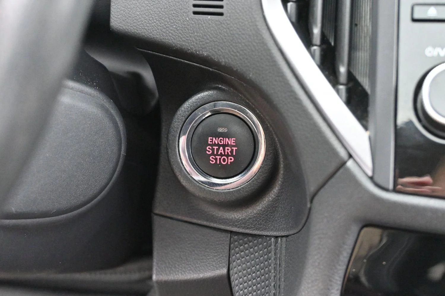 Used 2021 Crystal White Pearl Subaru Premium image 29