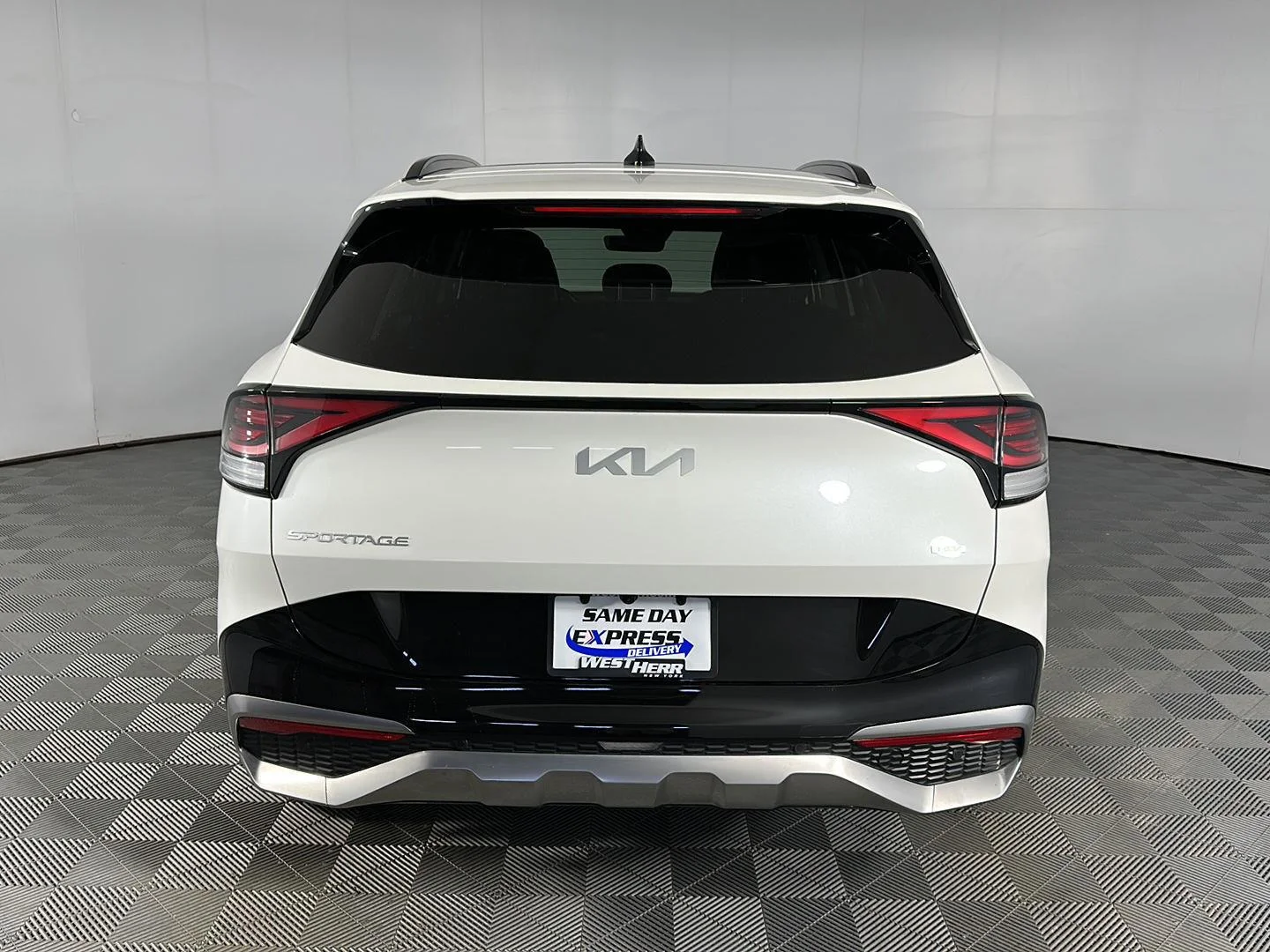 Used 2024 Snow White Pearl Kia SX-Prestige image 9