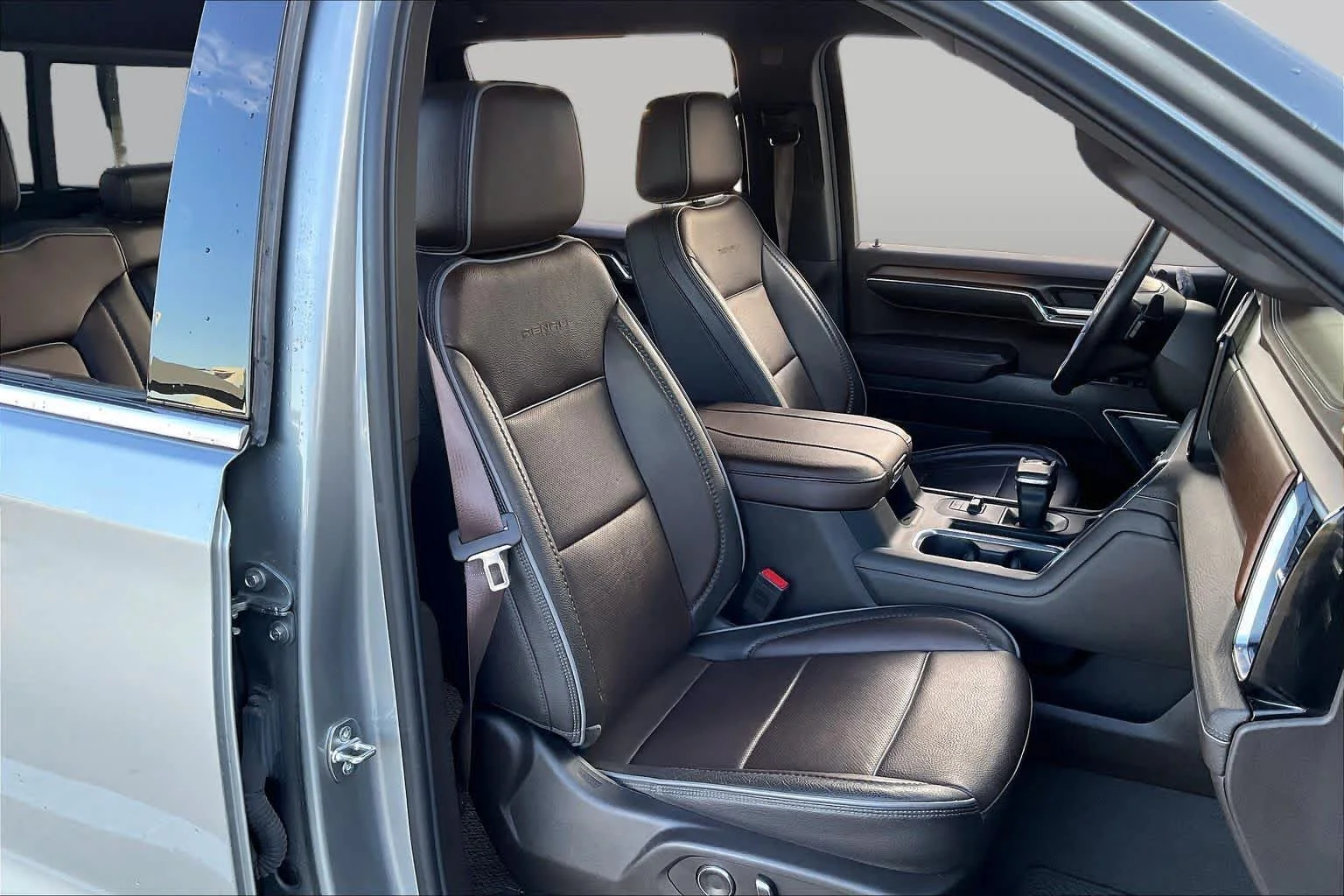 Used 2024 Sterling Metallic GMC Denali image 9