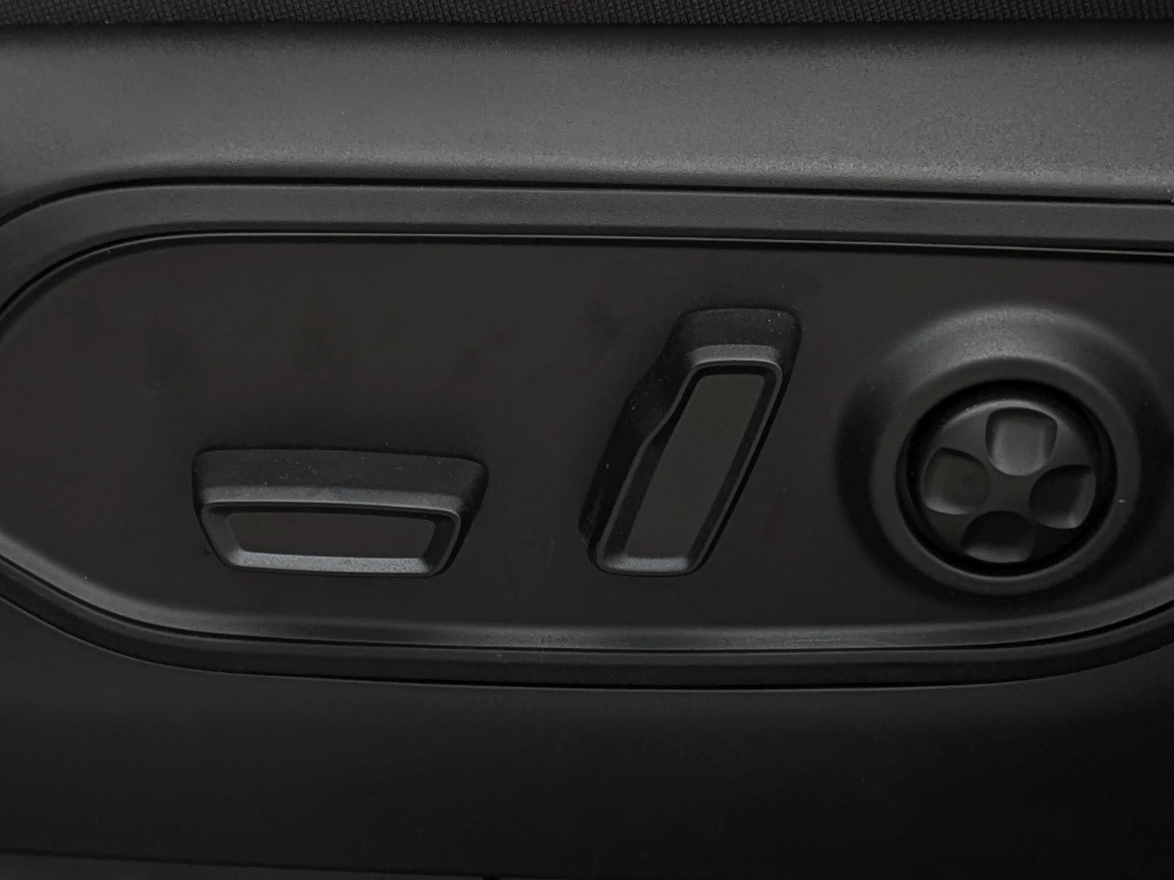 New 2026 White Jeep Altitude - - Power Sunroof - Altitude Pack - 2.0L Turbo - Remote Start & tons more! image 17