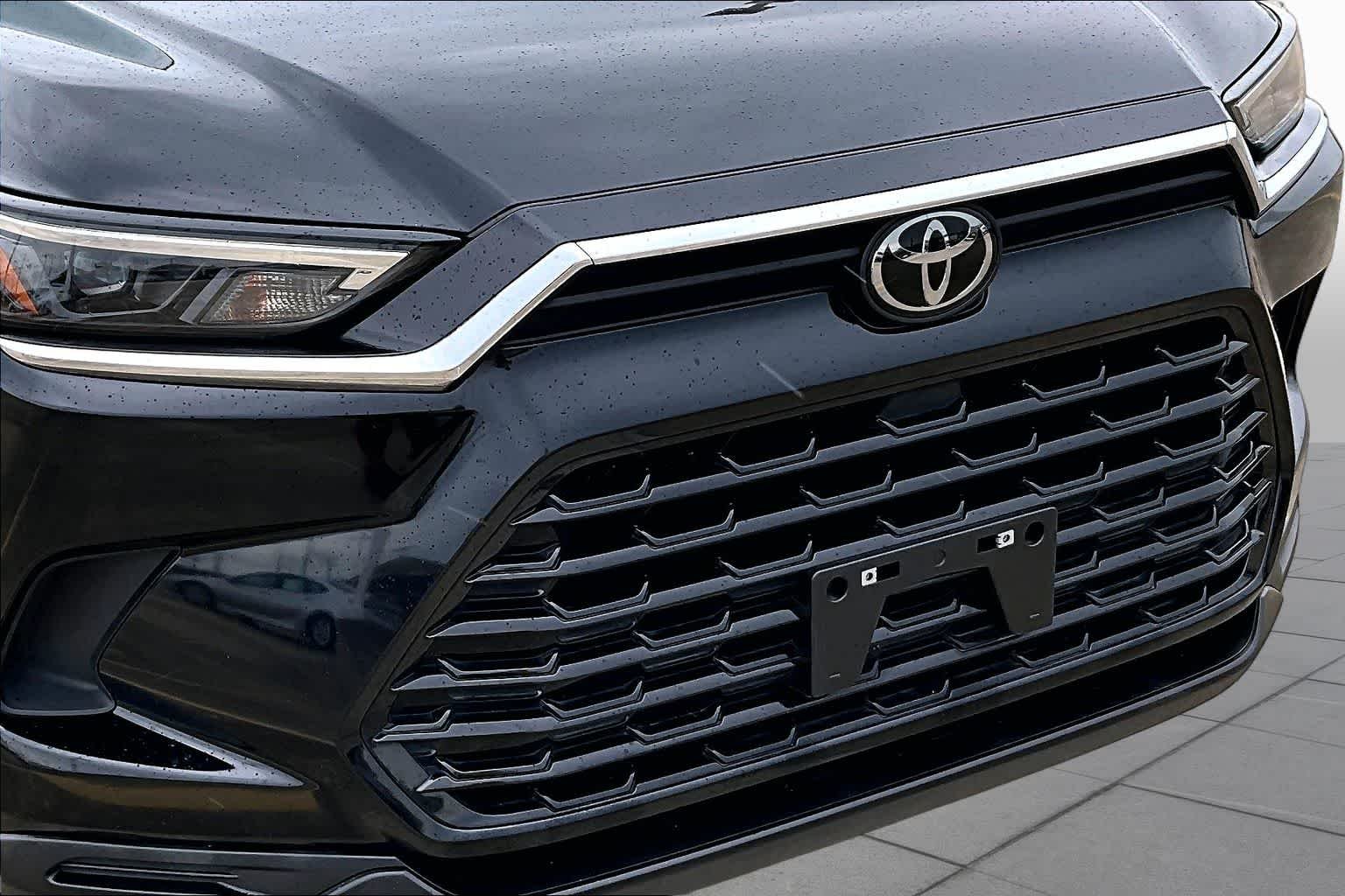 Used 2024 Midnight Black Metallic Toyota XLE image 29