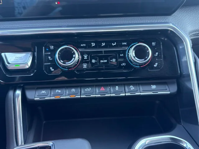Used 2023 White GMC Denali image 38