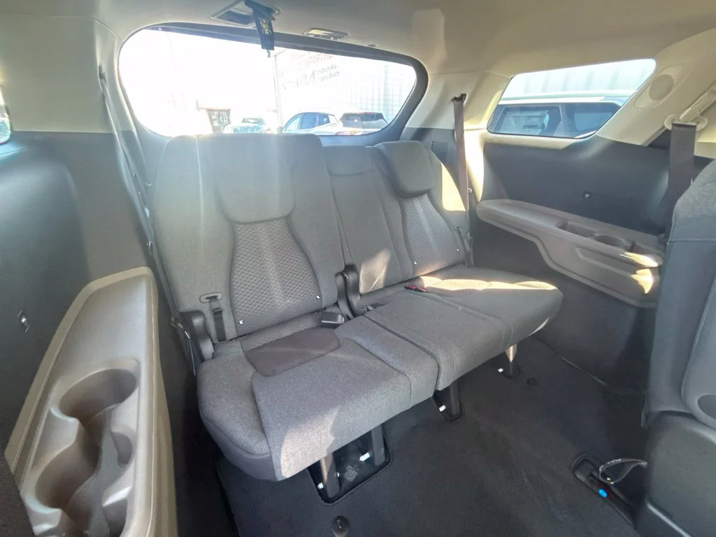 Used 2026 White Kia LX image 23