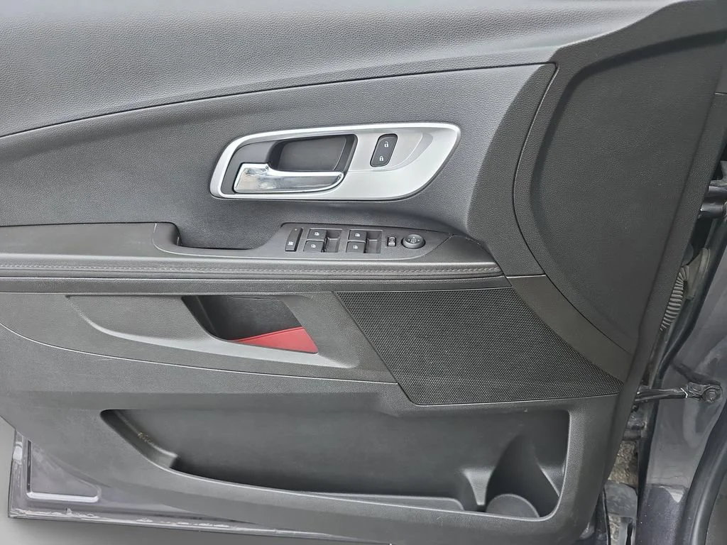 Used 2016 TUNGSTEN METALLIC Chevrolet LT image 29